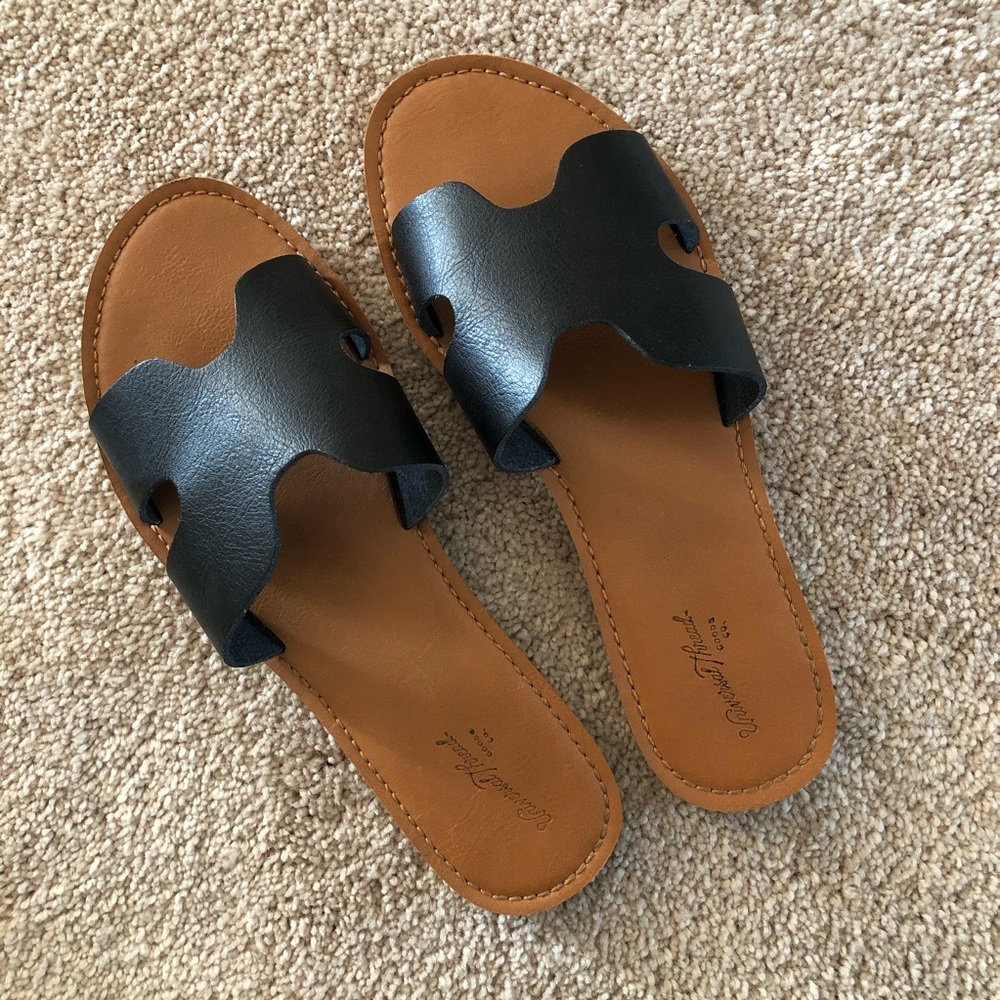 Steve Madden DUPE Flip Flops